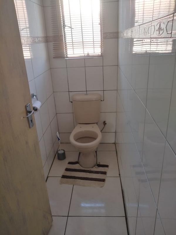 2 Bedroom Property for Sale in Protea Glen Gauteng