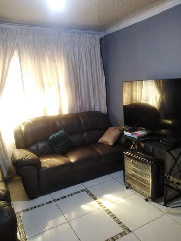 2 Bedroom Property for Sale in Protea Glen Gauteng