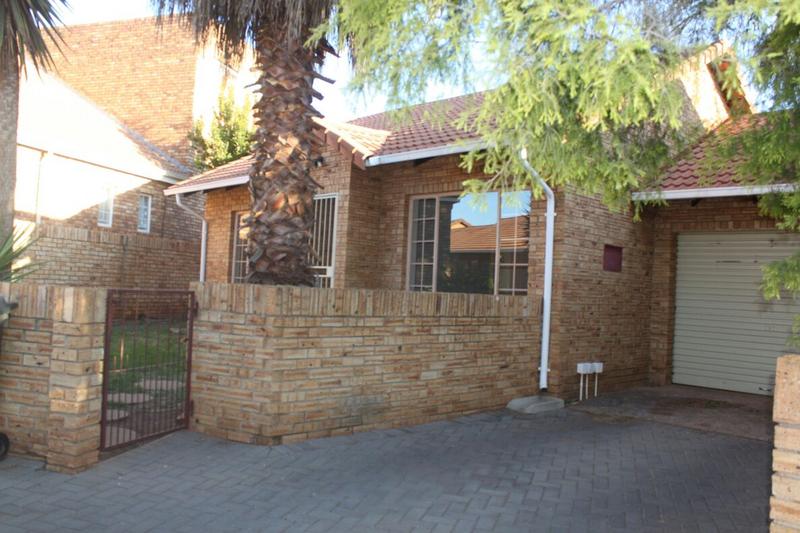 To Let 2 Bedroom Property for Rent in Eldoraigne Gauteng