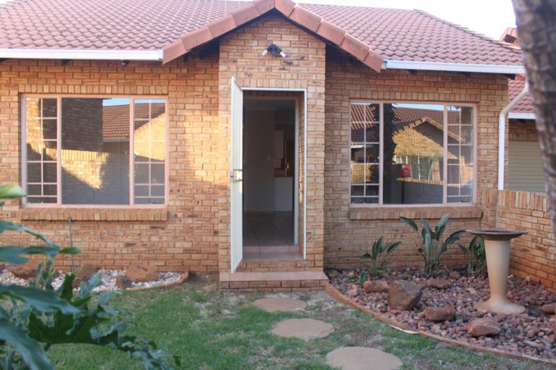 To Let 2 Bedroom Property for Rent in Eldoraigne Gauteng