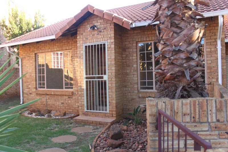 To Let 2 Bedroom Property for Rent in Eldoraigne Gauteng