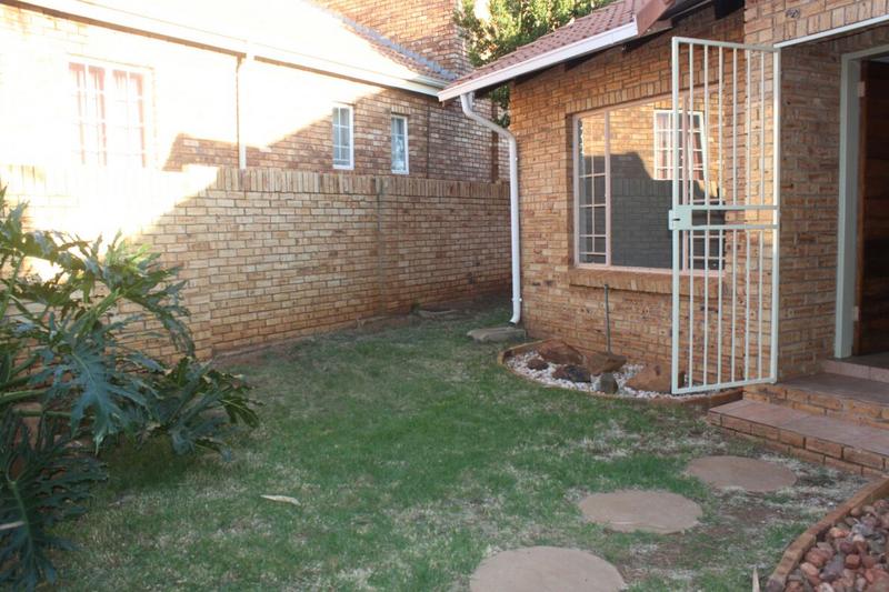 To Let 2 Bedroom Property for Rent in Eldoraigne Gauteng