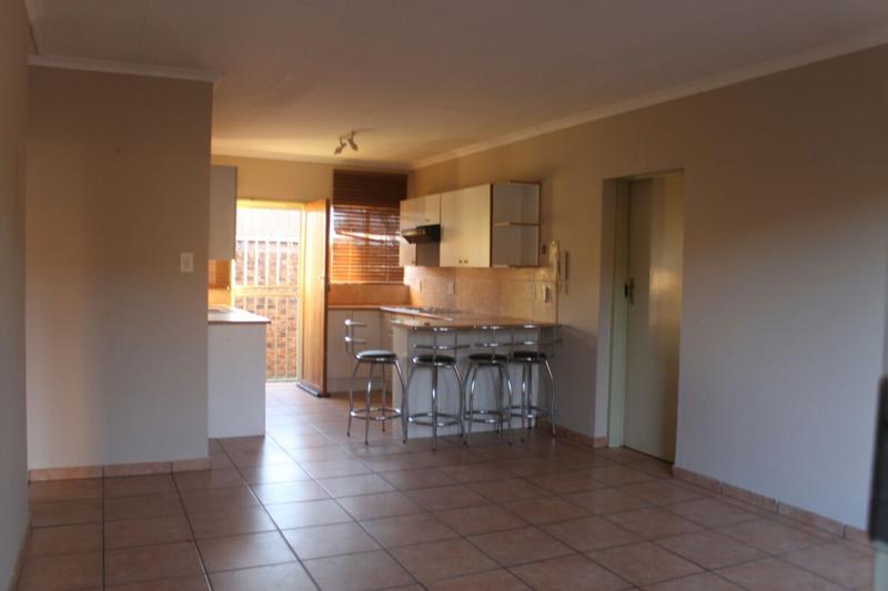 To Let 2 Bedroom Property for Rent in Eldoraigne Gauteng