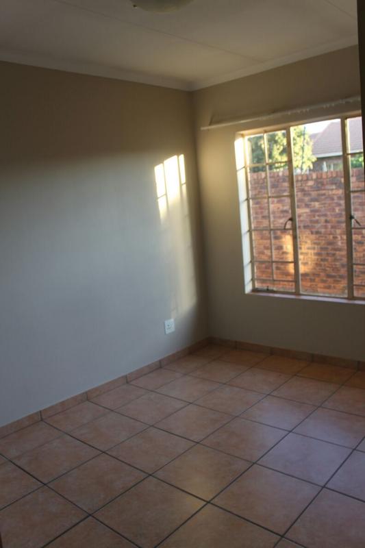 To Let 2 Bedroom Property for Rent in Eldoraigne Gauteng