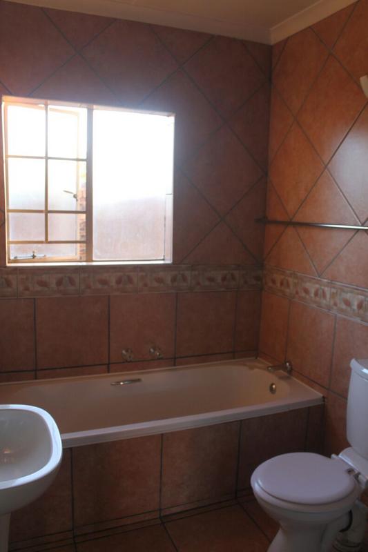 To Let 2 Bedroom Property for Rent in Eldoraigne Gauteng