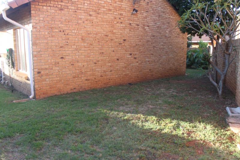 To Let 2 Bedroom Property for Rent in Eldoraigne Gauteng