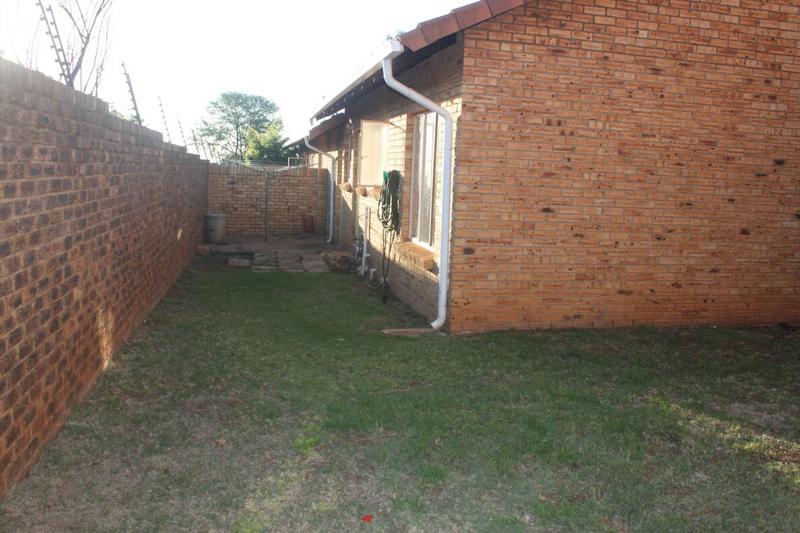 To Let 2 Bedroom Property for Rent in Eldoraigne Gauteng