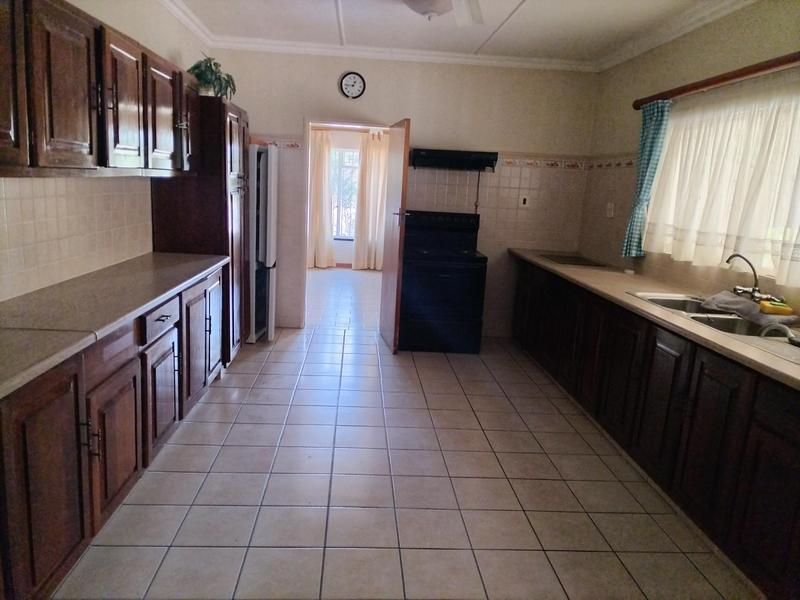 5 Bedroom Property for Sale in Kilner Park Gauteng