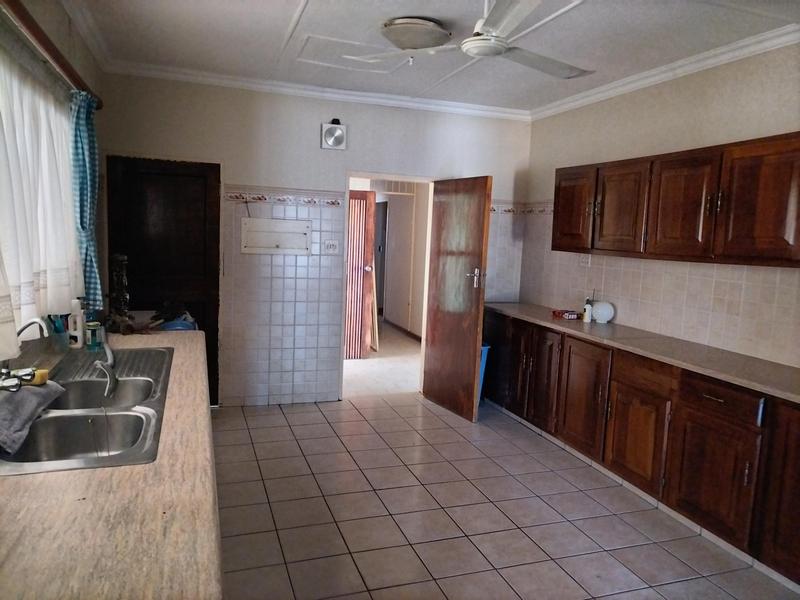 5 Bedroom Property for Sale in Kilner Park Gauteng