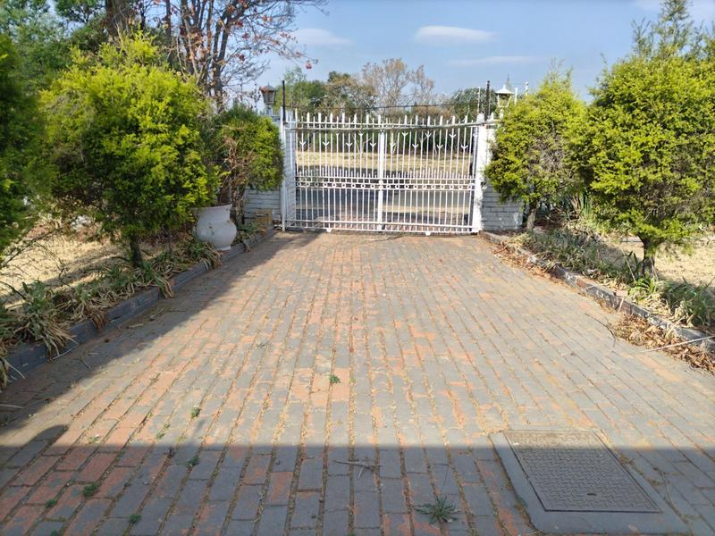 5 Bedroom Property for Sale in Kilner Park Gauteng