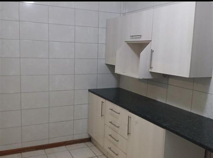 To Let 2 Bedroom Property for Rent in Edenvale Gauteng