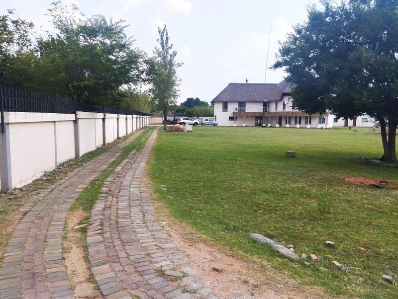 5 Bedroom Property for Sale in Glen Austin Gauteng