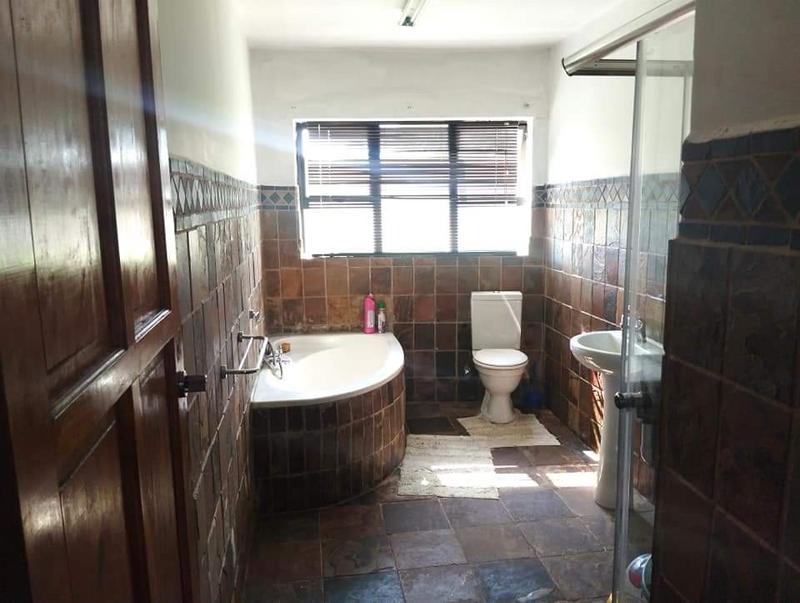 5 Bedroom Property for Sale in Glen Austin Gauteng