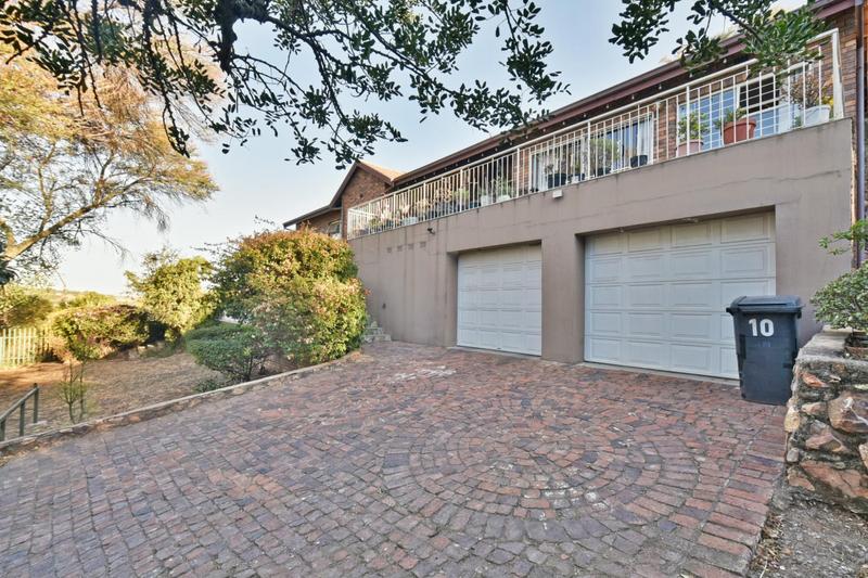 3 Bedroom Property for Sale in Constantia Kloof Gauteng