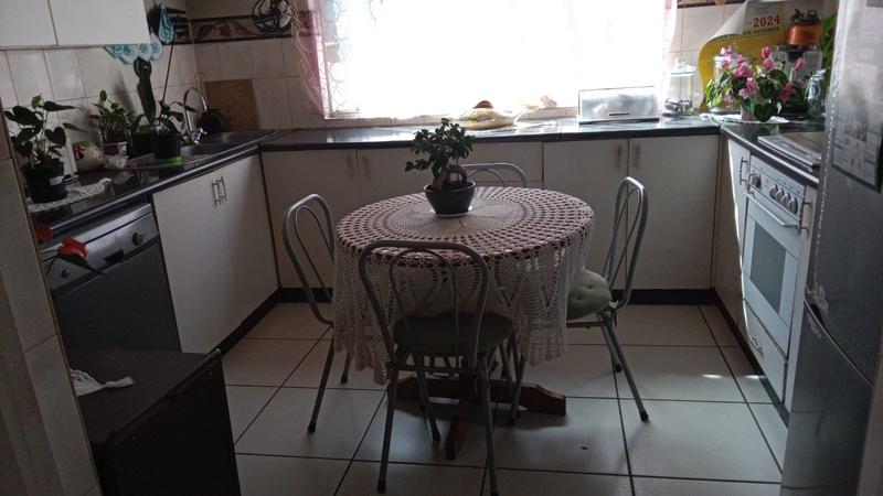 2 Bedroom Property for Sale in Bezuidenhout Valley Gauteng