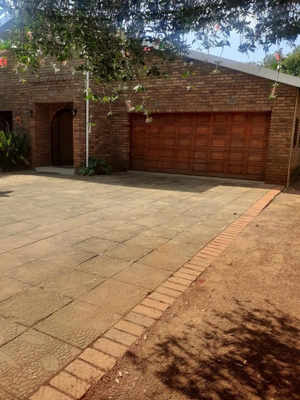 To Let 4 Bedroom Property for Rent in Lakefield Gauteng