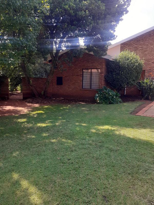 To Let 4 Bedroom Property for Rent in Lakefield Gauteng