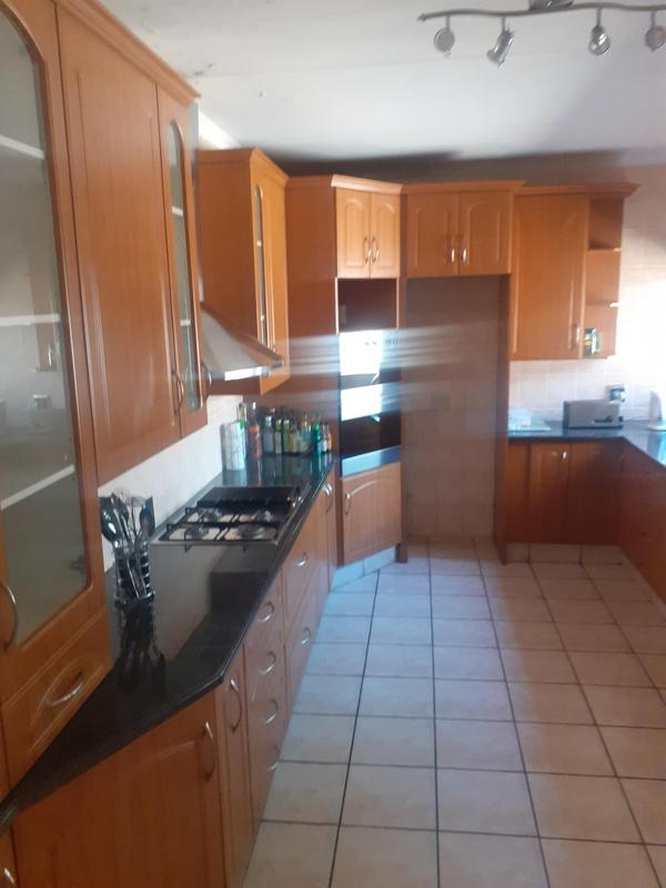 To Let 4 Bedroom Property for Rent in Lakefield Gauteng