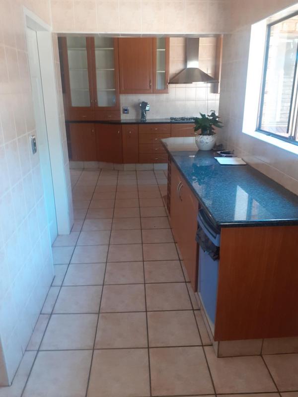 To Let 4 Bedroom Property for Rent in Lakefield Gauteng