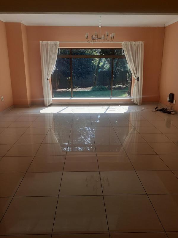 To Let 4 Bedroom Property for Rent in Lakefield Gauteng