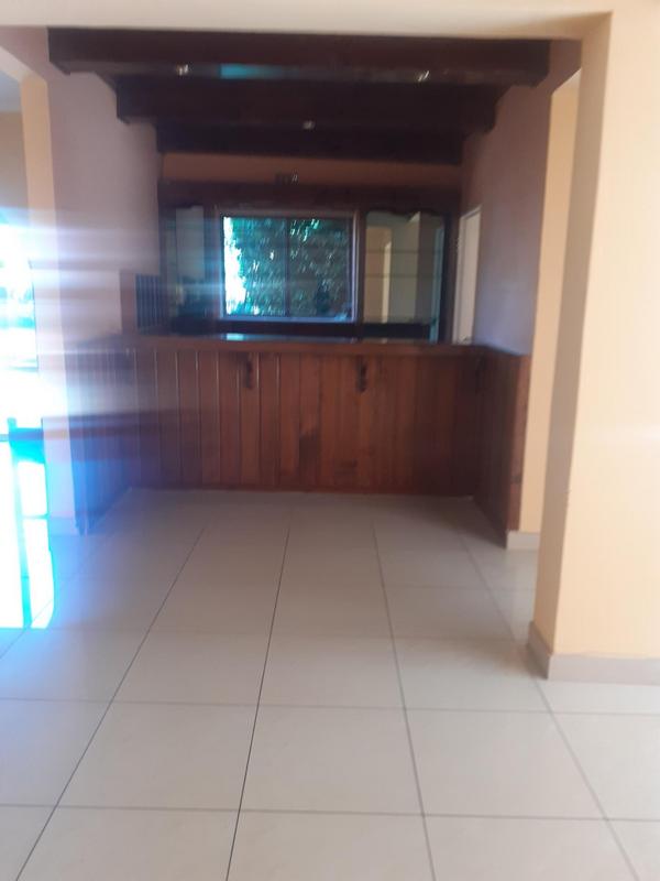 To Let 4 Bedroom Property for Rent in Lakefield Gauteng