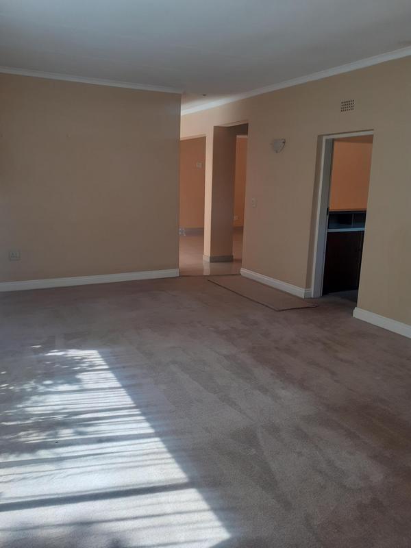 To Let 4 Bedroom Property for Rent in Lakefield Gauteng