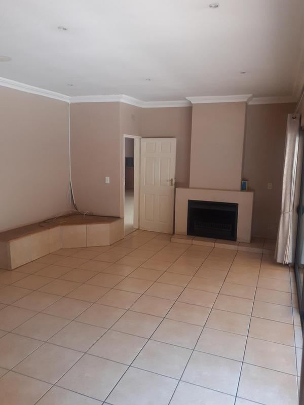 To Let 4 Bedroom Property for Rent in Lakefield Gauteng