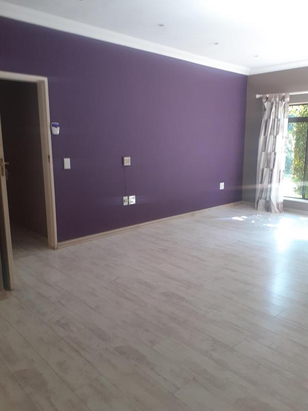 To Let 4 Bedroom Property for Rent in Lakefield Gauteng