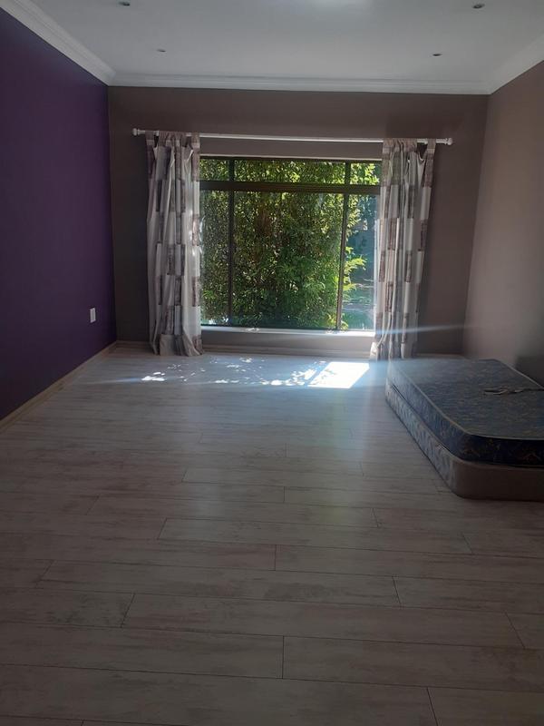 To Let 4 Bedroom Property for Rent in Lakefield Gauteng