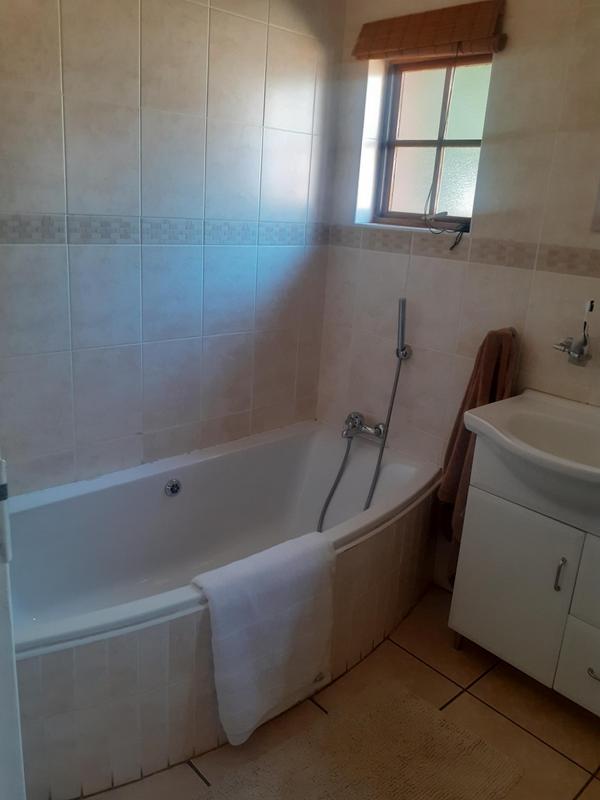 To Let 4 Bedroom Property for Rent in Lakefield Gauteng