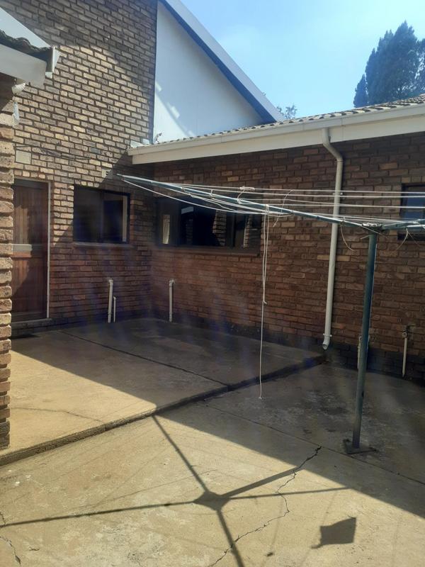 To Let 4 Bedroom Property for Rent in Lakefield Gauteng