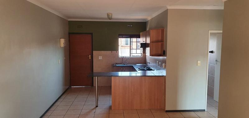 To Let 2 Bedroom Property for Rent in Sonneveld Gauteng