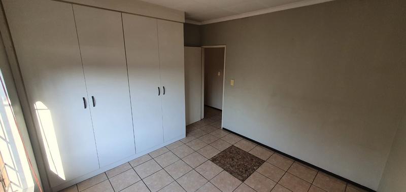 To Let 2 Bedroom Property for Rent in Sonneveld Gauteng