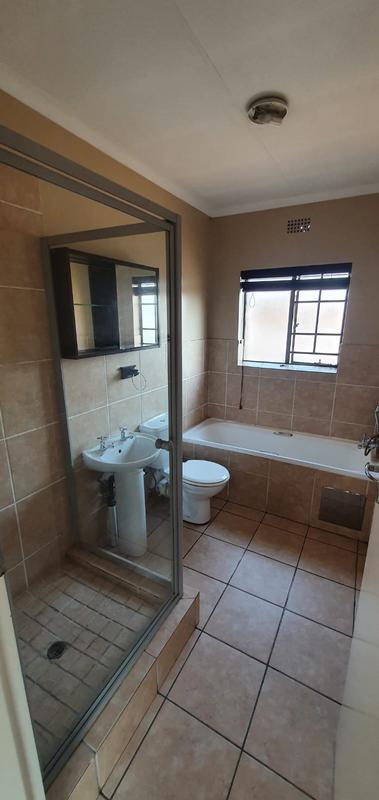 To Let 2 Bedroom Property for Rent in Sonneveld Gauteng