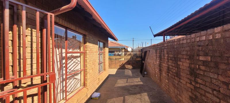 2 Bedroom Property for Sale in Soshanguve WW Gauteng