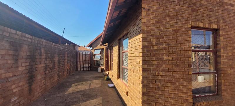 2 Bedroom Property for Sale in Soshanguve WW Gauteng