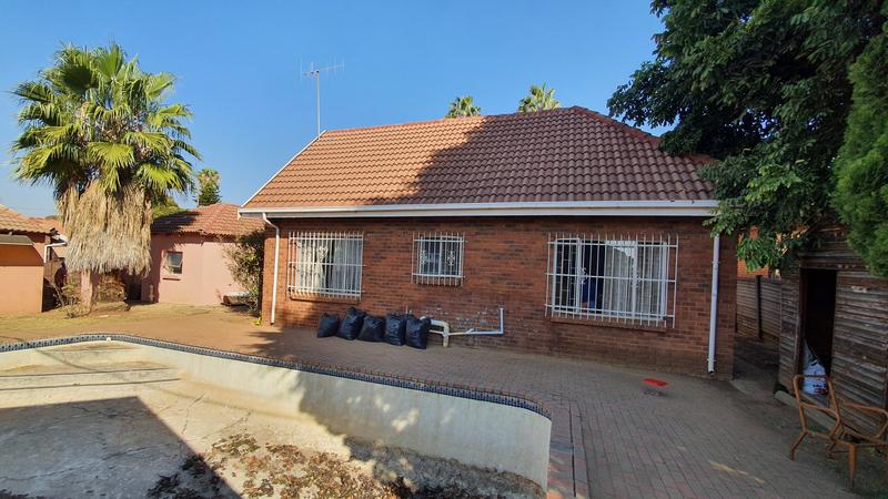 4 Bedroom Property for Sale in Karenpark Gauteng