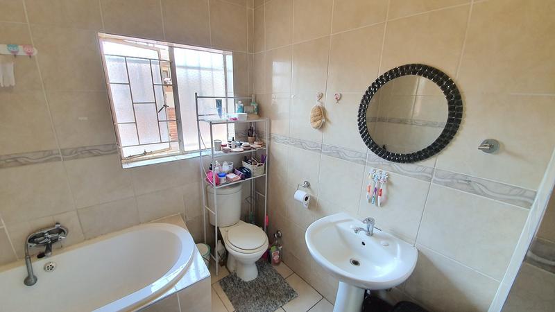 4 Bedroom Property for Sale in Karenpark Gauteng