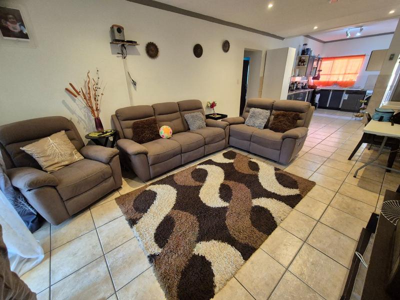 2 Bedroom Property for Sale in Pretoria North Gauteng