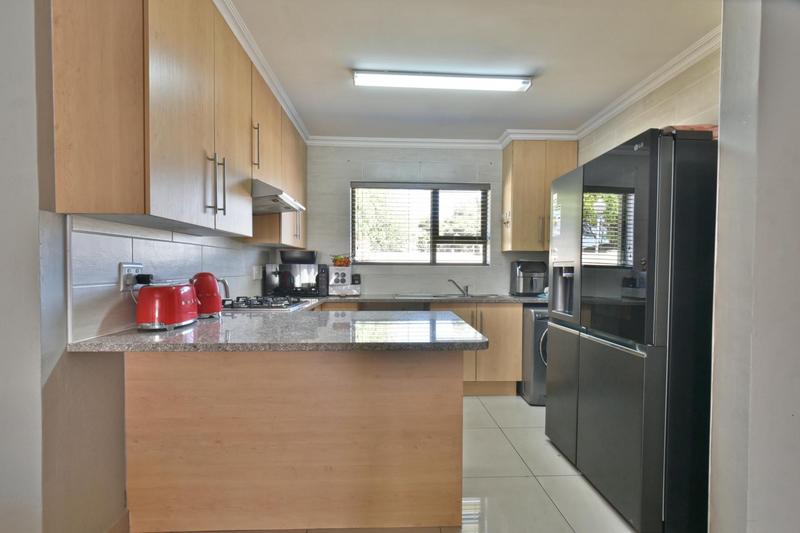 3 Bedroom Property for Sale in Sonneveld Gauteng