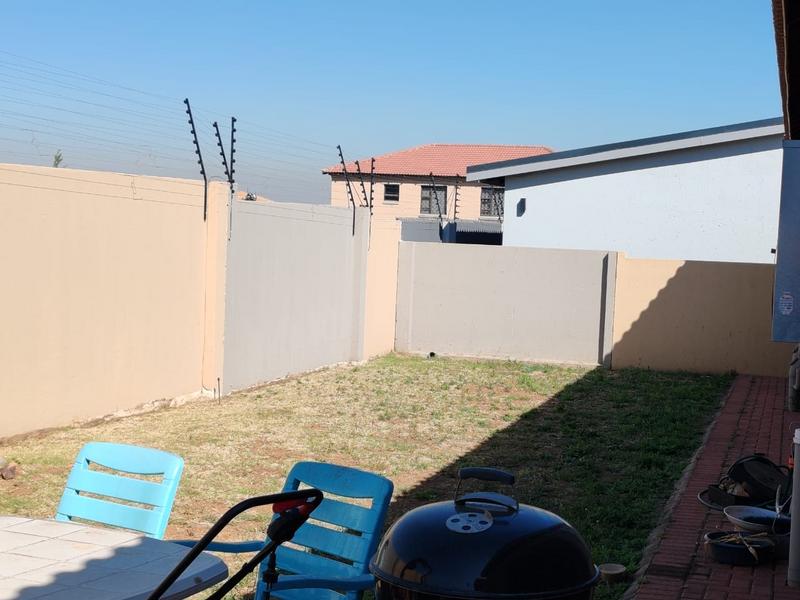 3 Bedroom Property for Sale in Sonneveld Gauteng