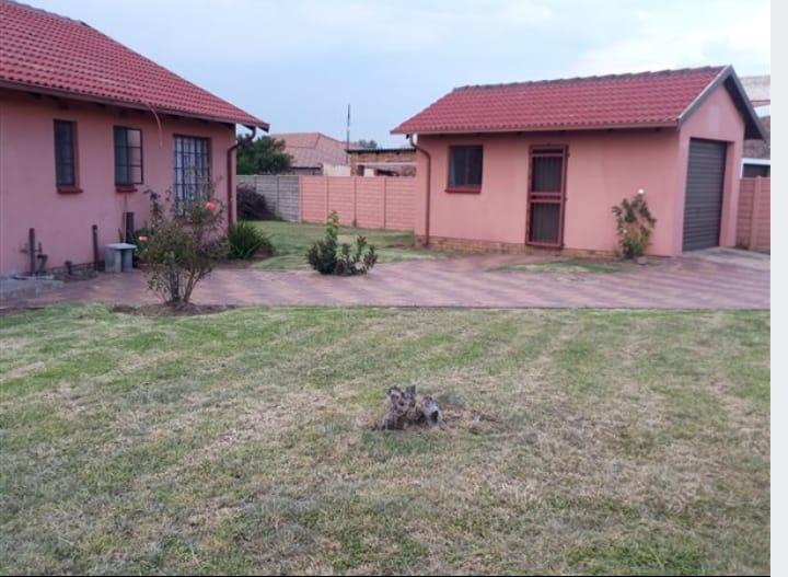 3 Bedroom Property for Sale in Windmill Park Gauteng