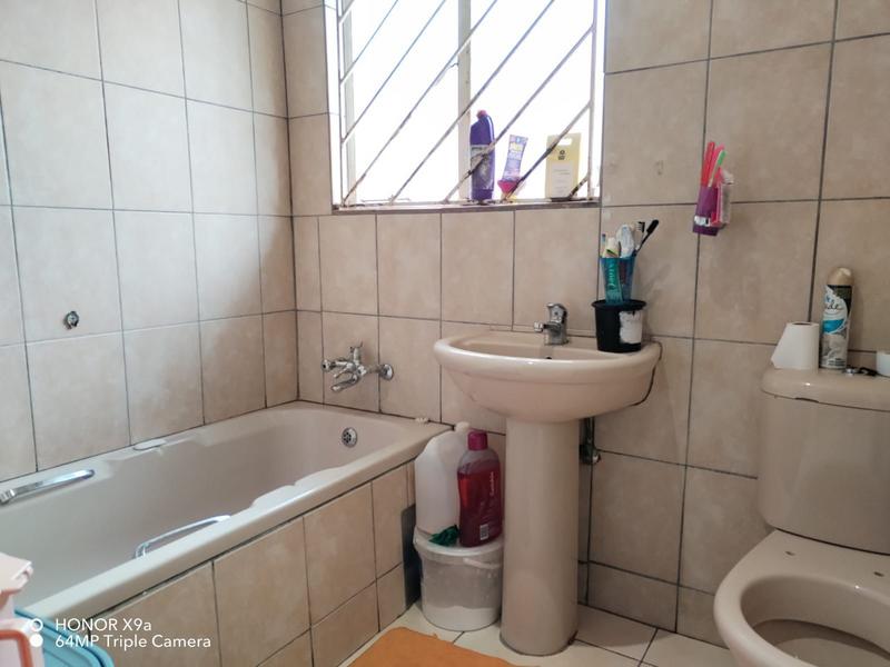 To Let 2 Bedroom Property for Rent in Johannesburg Gauteng