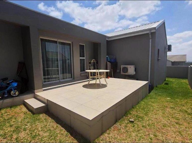 To Let 3 Bedroom Property for Rent in Blue Hills Gauteng