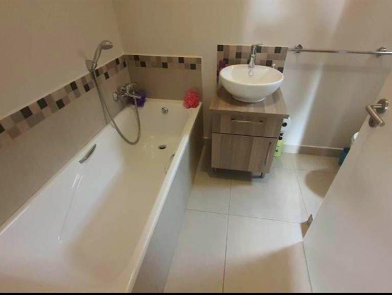 To Let 3 Bedroom Property for Rent in Blue Hills Gauteng