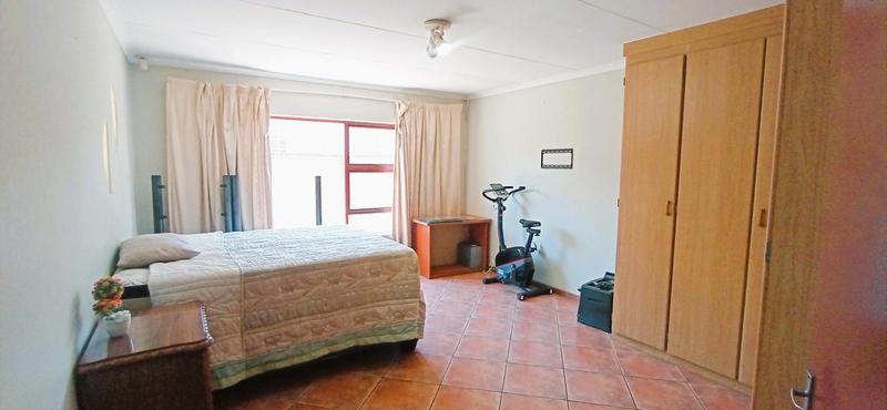 5 Bedroom Property for Sale in Moreleta Park Gauteng