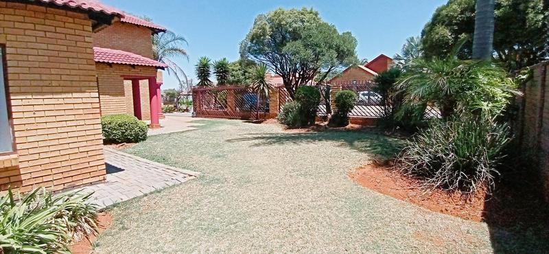 5 Bedroom Property for Sale in Moreleta Park Gauteng