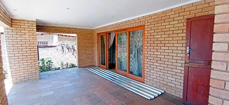 5 Bedroom Property for Sale in Moreleta Park Gauteng