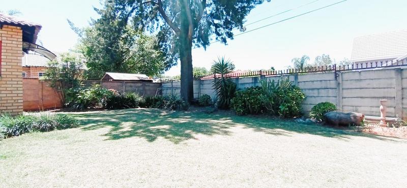 5 Bedroom Property for Sale in Moreleta Park Gauteng