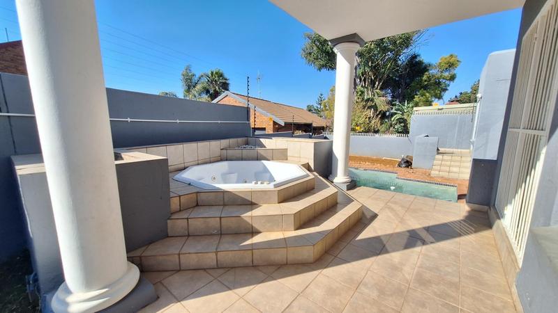 4 Bedroom Property for Sale in Moreleta Park Gauteng